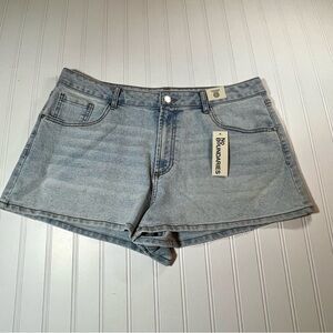 No Boundaries High Rise Mom Shorts Denim Light Blue NWT Size 16